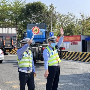 筑牢防线!交警蜀黍24小时坚守防疫一线,全力守护平安......