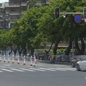 开车“蛇形走位”   驾驶员被处罚