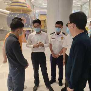 龙湖区委主要领导带队开展“五一”期间安全检查