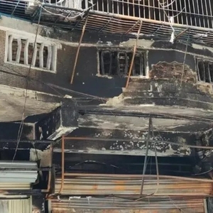 烧烤店起火   幸无人伤亡