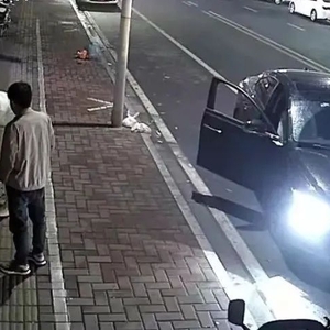 店前呕吐物遍地  商户好郁闷~~