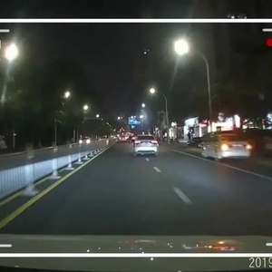 交通违法全记录 | 违规变道及别车