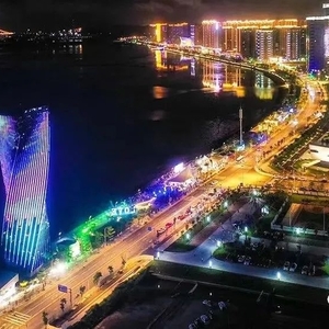 汕头海湾隧道南岸风塔亮灯  灯光秀持续至月底