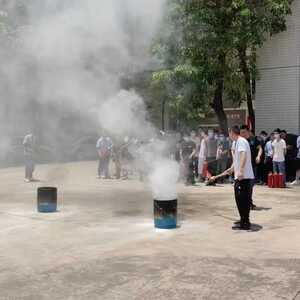 安全责任立于心 消防演练践于行——龙湖工业园区办主要领导带队观摩指导园区企业消防安全应急演练并开展安全生产检查
