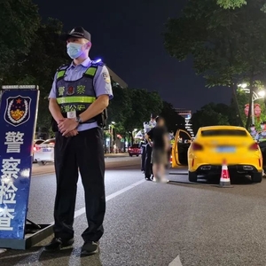 百日行动 | 龙湖守夜人,护卫平安城!龙湖公安开展夏夜治安巡查宣防集中统一行动