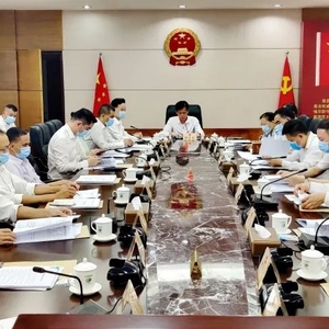 龙湖区七届人大常委会召开第八次会议