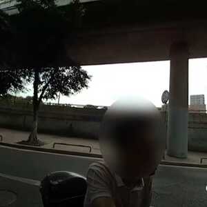 涉嫌诈骗“在逃”  未戴头盔骑电动车被查获