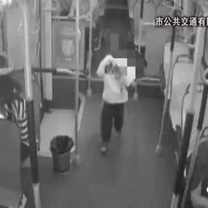 男童乘车迷路  司机全程守护