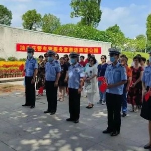 延伸服务进公园  交通安全记心中