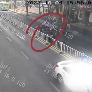 男童眼角受伤  民警紧急送医