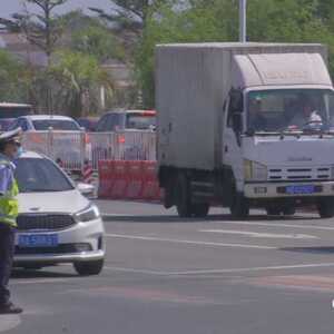 好心人捡手提包  交由民警归失主