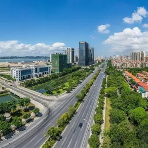 汕头城管这十年 | 从“人工扫街”到“机械化作业”,环卫事业降“难度”,提“精度”!