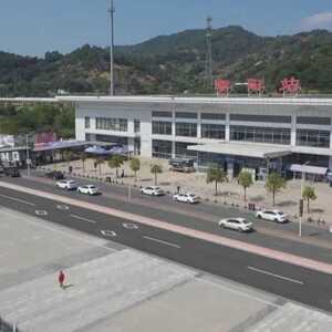 厦深铁路潮阳站站前广场建成启用