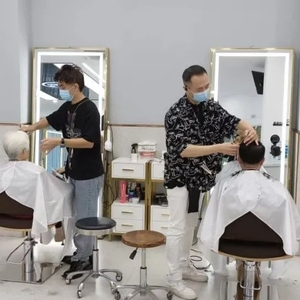 理发店加强防疫  有序开工
