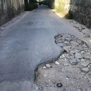 北堤旁路坑槽多  当地居民盼修复