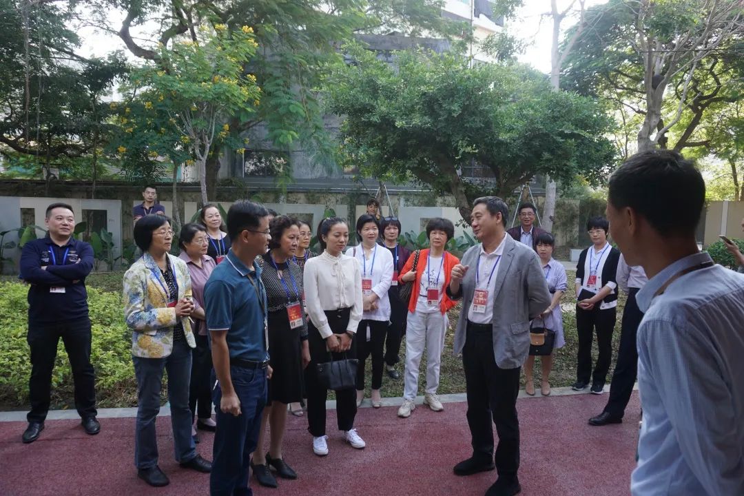 龙湖区人大常委会组织市人大代表对我区“厕所革命”工作推进情况开展专题调研视察