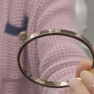 路上捡到“金手镯”   盼寻失主来领回