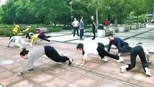 “爬行养生”流行,靠谱吗?