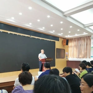 思维在交流中碰撞,智慧在研讨中提升——龙湖区教师发展中心举行教师教育教学论文交流会