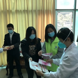 濠江区总工会开展艾滋病防治宣传活动