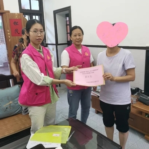 南澳县妇联为低收入“两癌”患病妇女发放中央专项彩票公益救助金