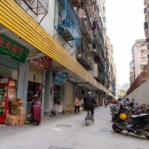 巷道变得清爽明亮,“蜘蛛网”消失了……金平区的城中村变了!