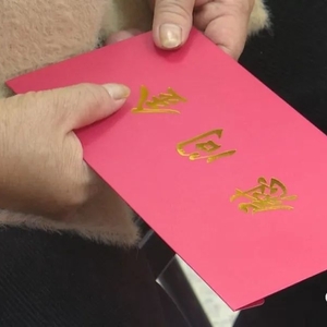发放善款送关爱  扶弱济困暖人心