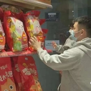 新春将至年味浓 置办年货乐融融