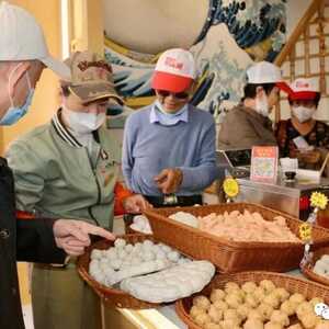 火出圈!镇邦美食街今天正式开街迎客
