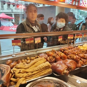 《美食街探店》 祥麒猪血受欢迎  吴记富苑人气旺