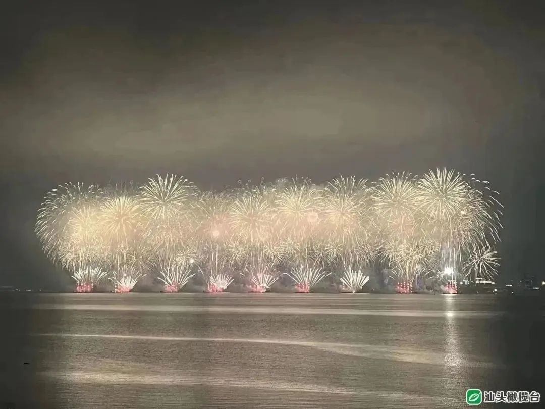 汕头烟花冲上热搜!汕头市2023年迎春大型焰火晚会盛大举行!