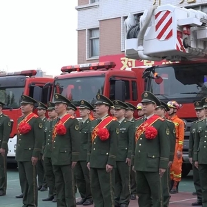 潮州消防举办2017年冬季退伍老兵向战车告别仪式