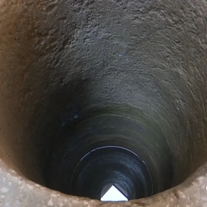 老妪不慎坠井  消防紧急救援