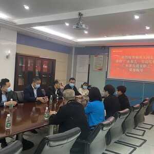区总工会女职委为获各级先进模范女职工颁奖
