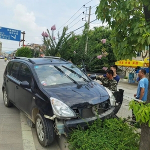 为群众办实事|揭阳消防“蓝朋友”宣传工作中偶遇车祸现场,紧急驰援解救一名被困群众