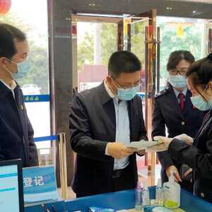 揭阳高新区党工委副书记、管委会主任陈晓青带队调研政务服务工作