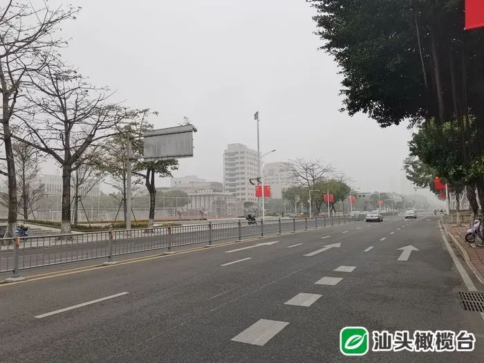 今早汕头市气象台发布大雾黄色预警信号!雾天出行一定要注意这件事……