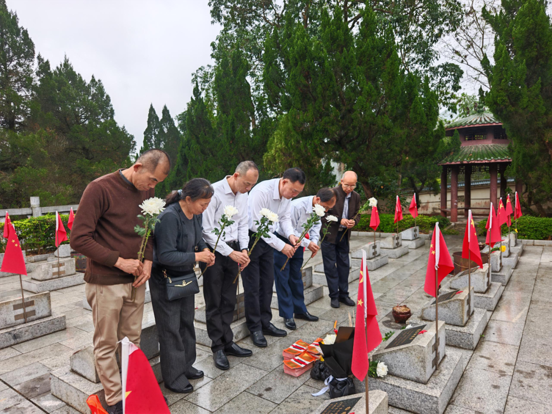 千里奔赴祭英烈,红色基因永传承——潮州市退役军人事务系统赴广西开展烈士异地祭扫活动