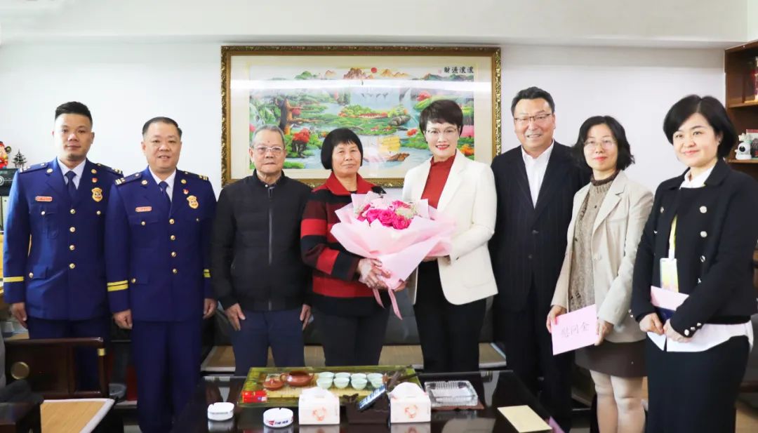 汕头市妇联开展慰问烈士母亲活动