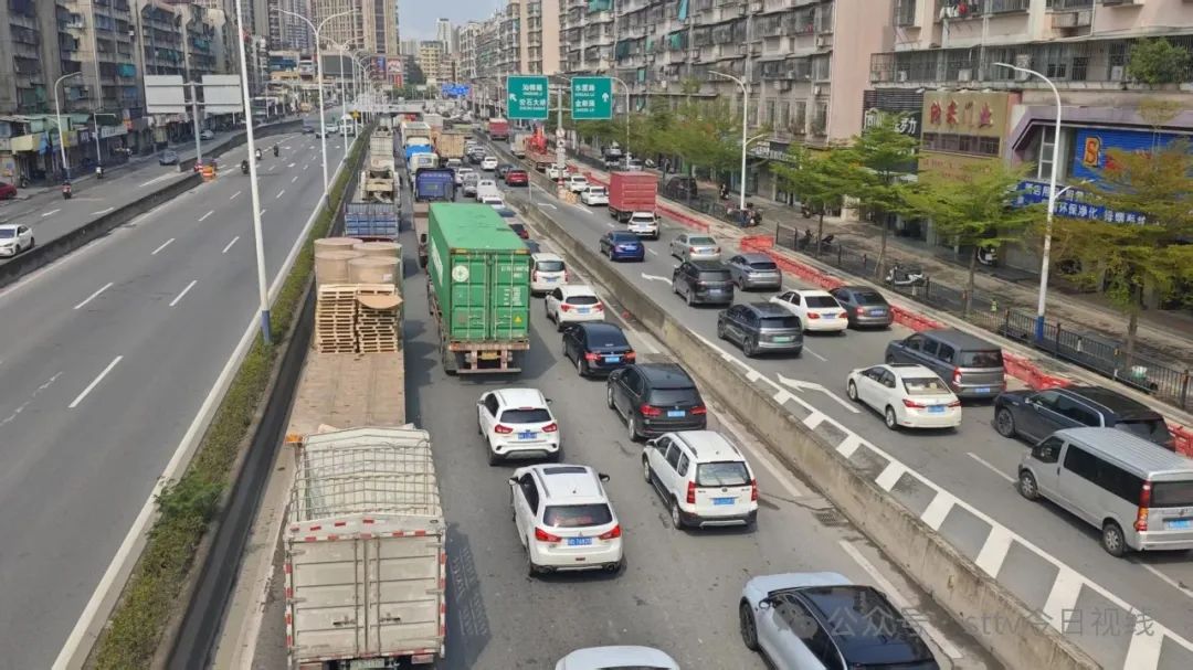 连发事故  快速路上午大面积“飘红”