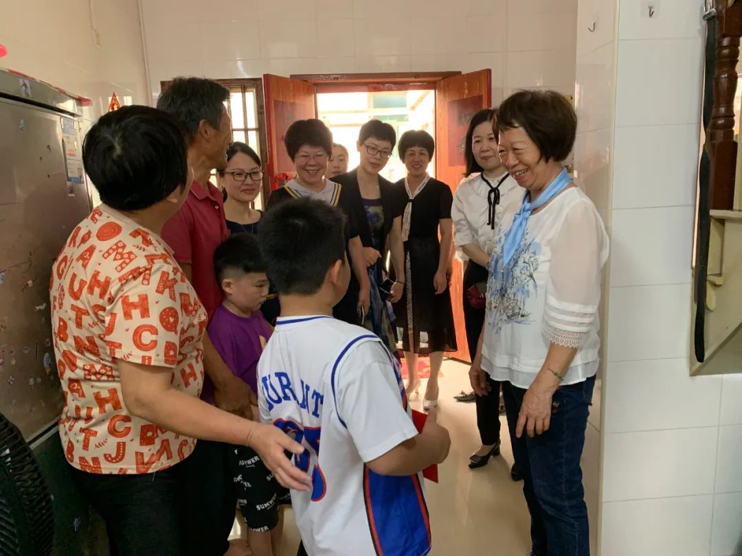省潮人海外联谊会妇委会莅南澳开展“爱在行动 扶志助飞”关爱困境儿童助学公益活动