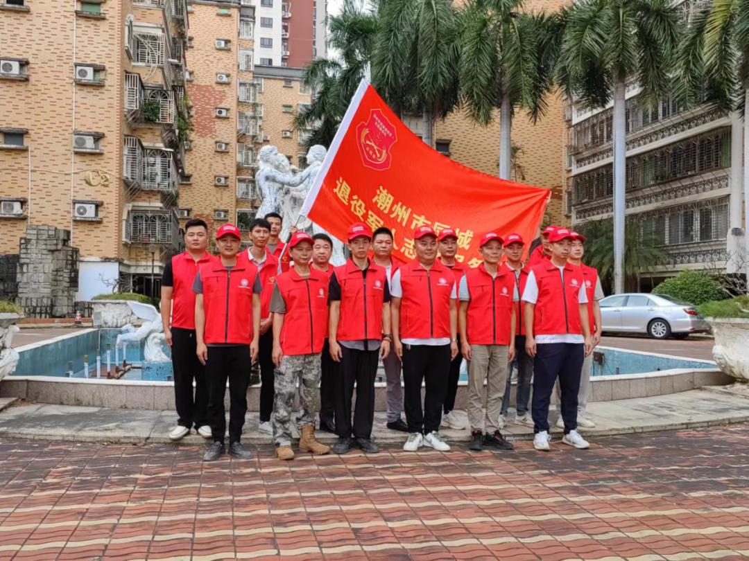 众志成城创“国卫” 退役军人在行动──潮州市凤城退役军人志愿服务队积极参与社区创卫活动