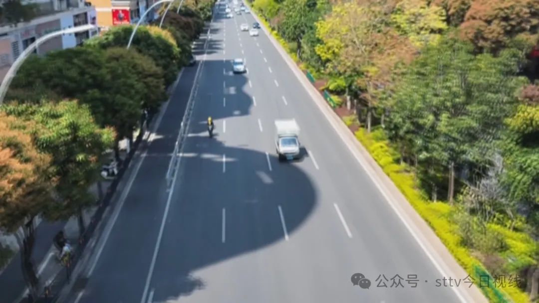 交警“空中巡查”   整治“摩电”违法行为