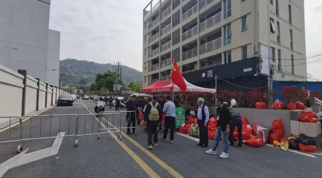 扫墓祭祖寄哀思  森林防火不可松