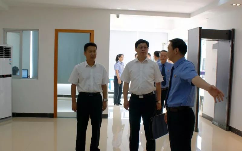 省检察院李小东副检察长到龙湖区检察院调研指导扫黑除恶专项斗争开展情况