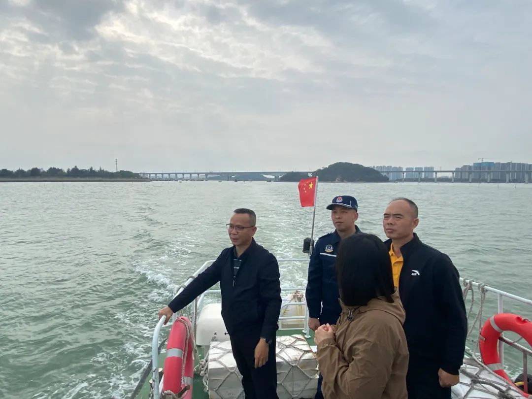 联合海上巡查,协同推动海洋垃圾治理,守护濠江碧海蓝湾!