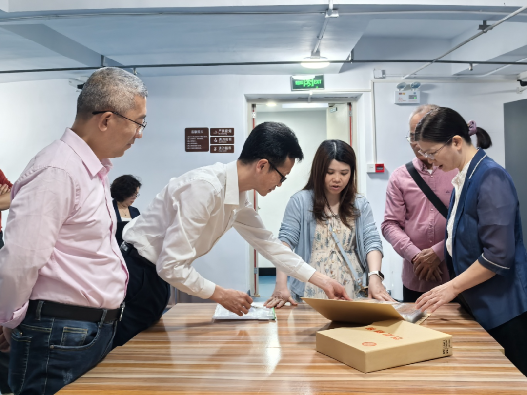 东莞市档案馆莅汕征集档案资料并开展业务工作交流