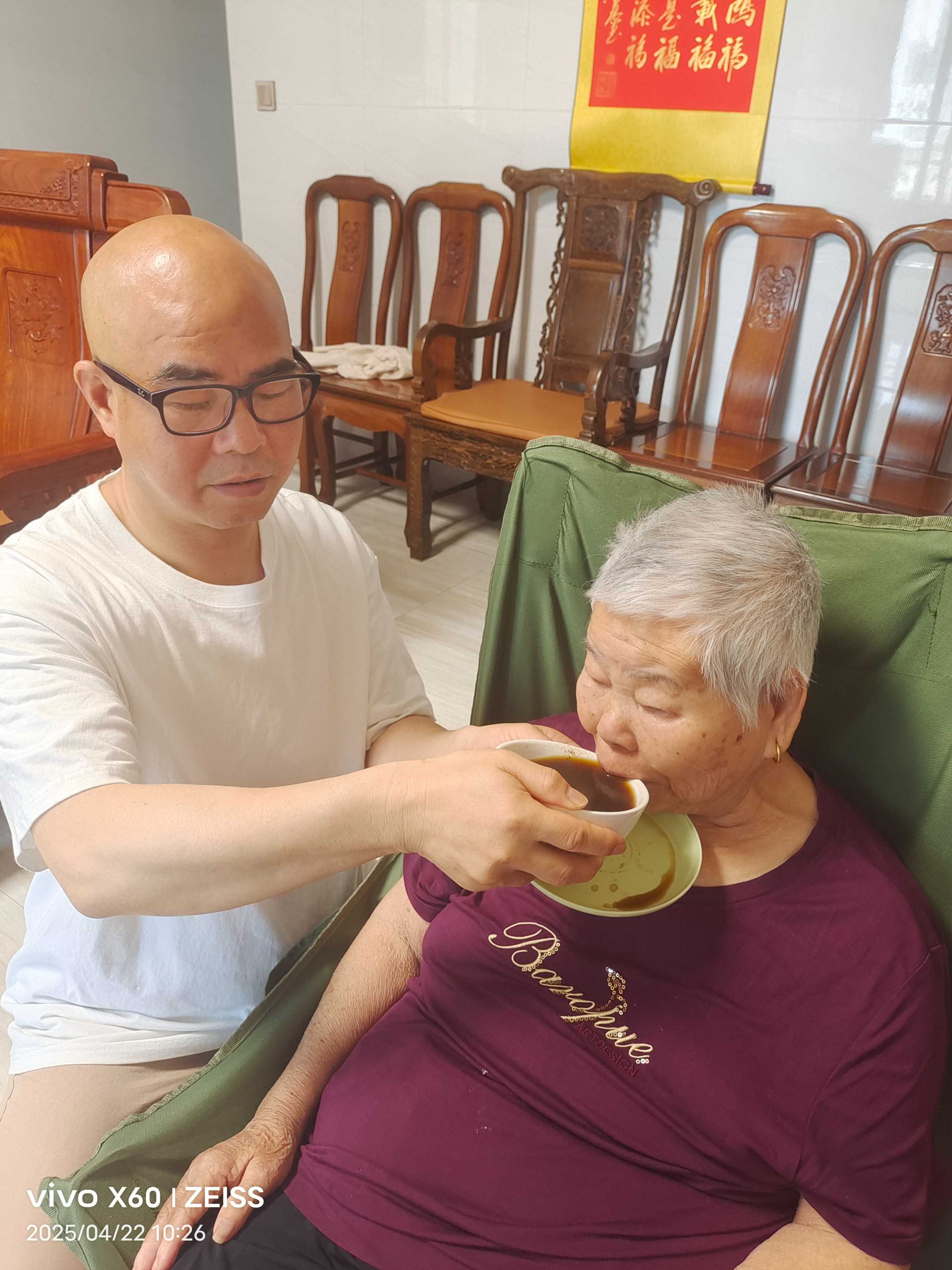 心有光，行自远 —— 记潮州孝亲楷模林秋奇的家风史诗